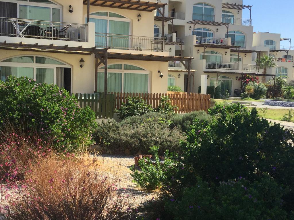Aphrodite Beachfront Apartment Ghaziveran Exterior photo